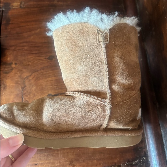 Ugg Bailey Button Sherpa lined suede foam sole round toe Youth size 12 - Picture 9 of 13